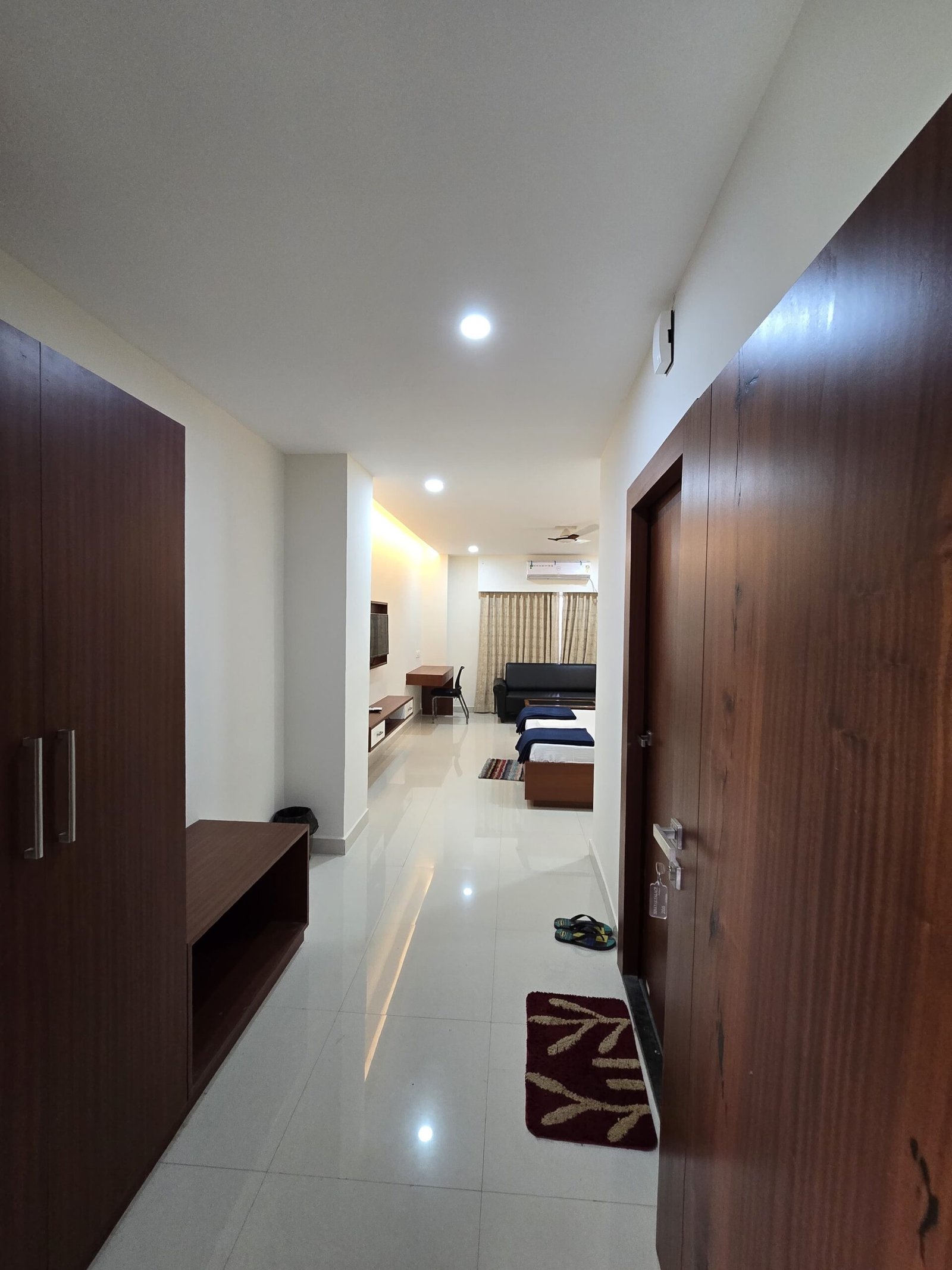 Room 04