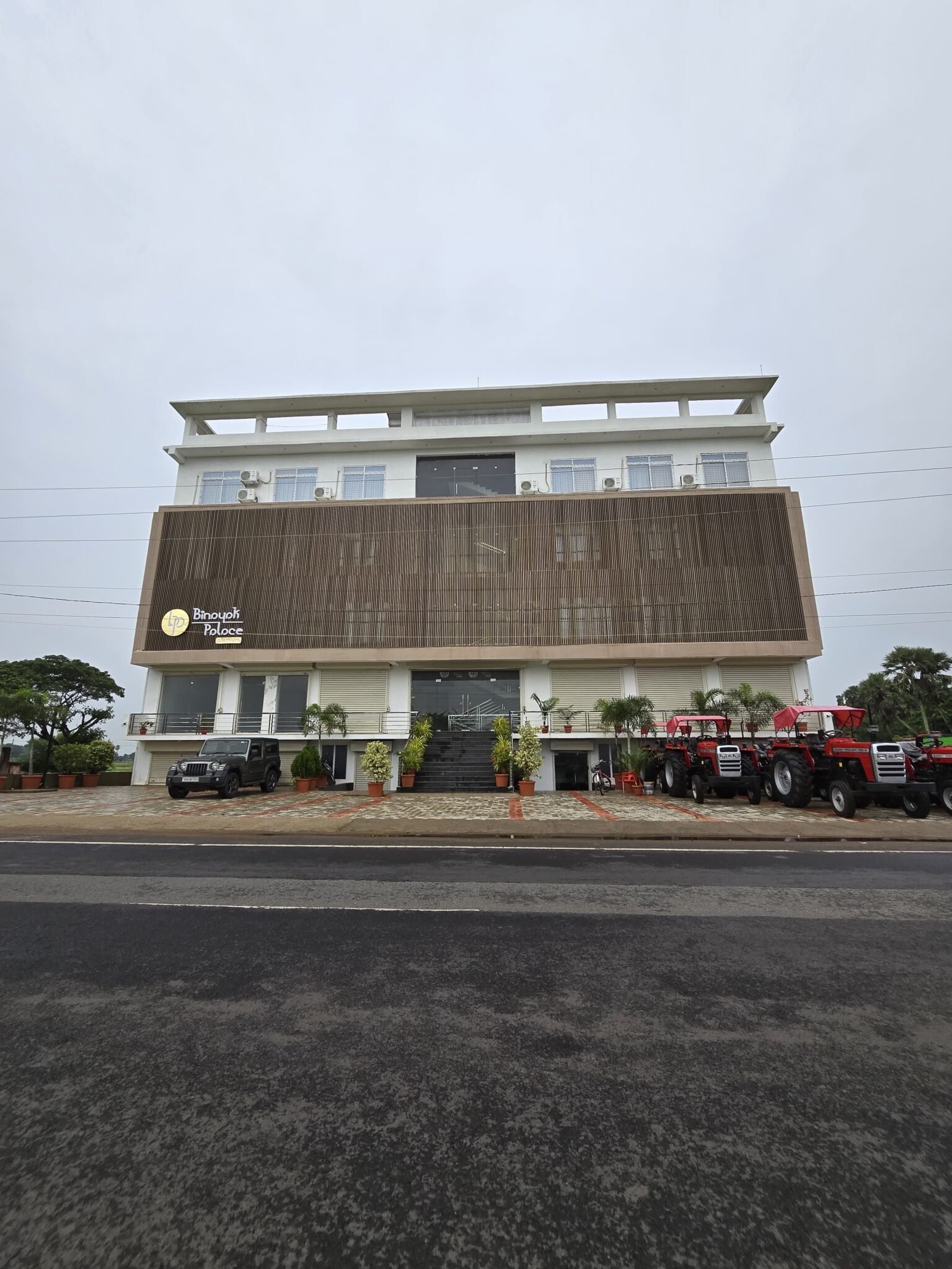 Best hotel in kenndrapara