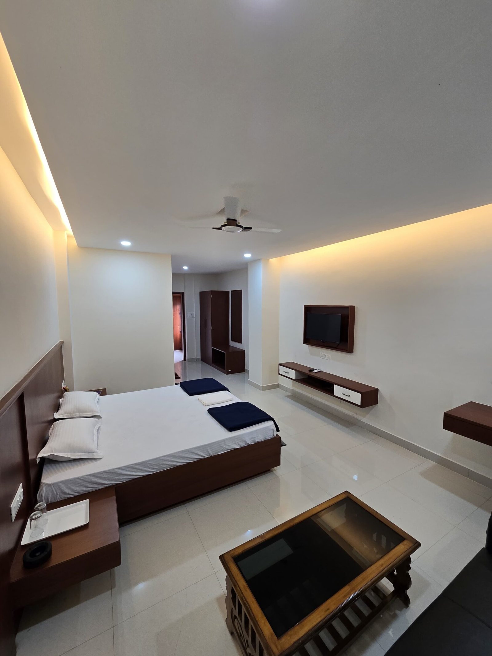 Room 01